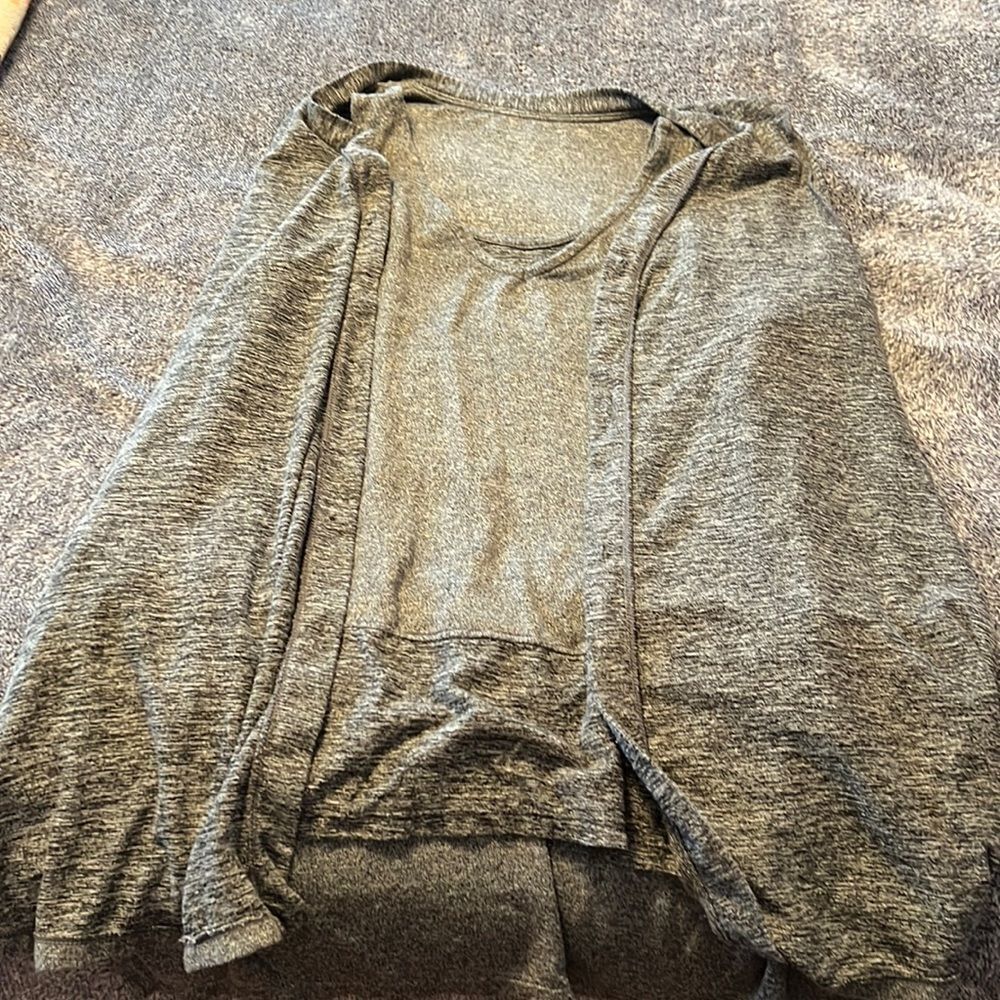 👩🏻‍🦰 Cuddl Duds cardigan and tank top